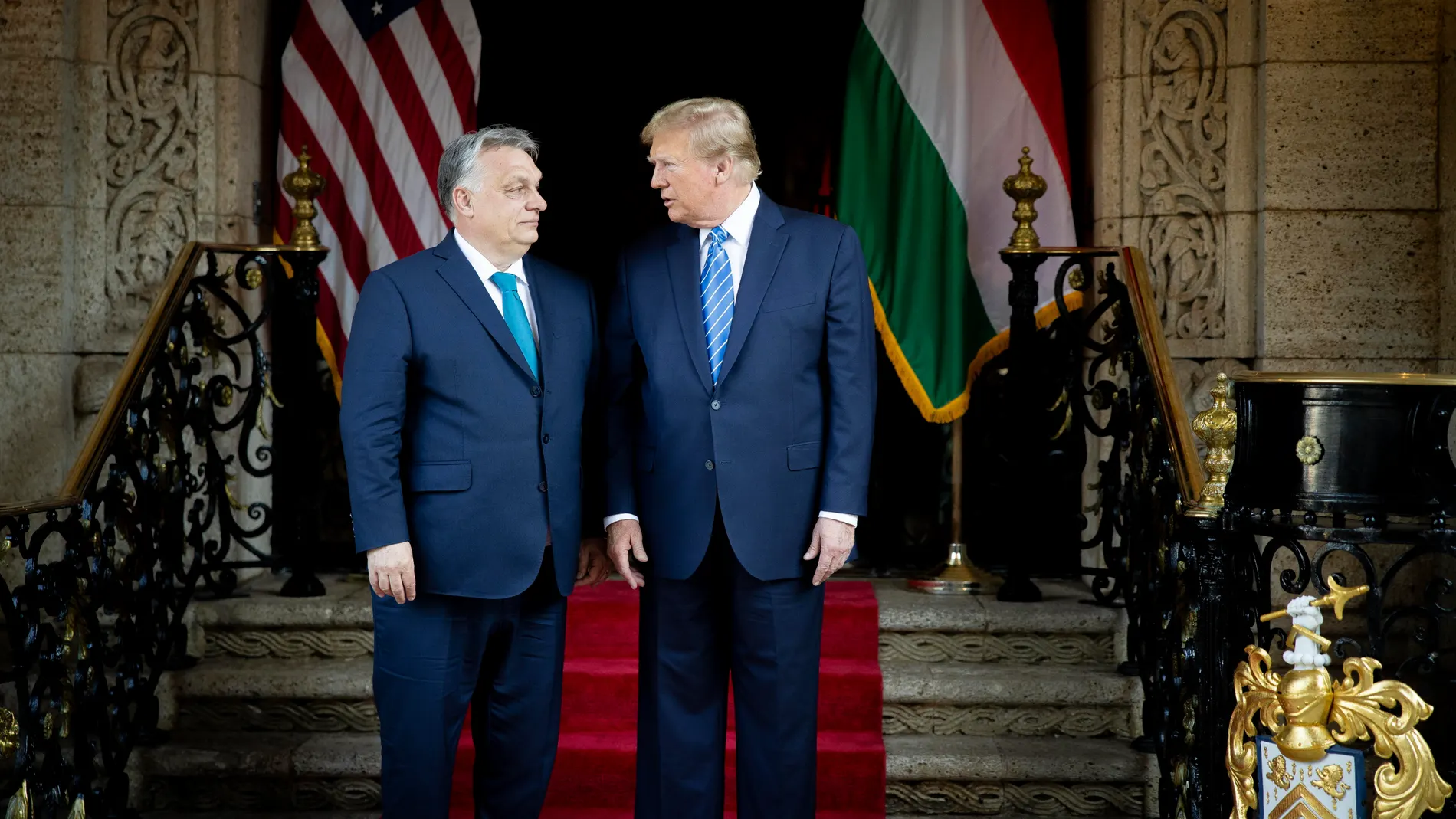 Palm Beach (United States), 08/03/2024.- A handout photo made available by the Hungarian Prime Minister's Office shows former US President and Republican presidential candidate Donald Trump (R) and Hungarian Prime Minister Viktor Orban posing for photographers before their meeting at Trump's Mar-a-Lago estate in Palm Beach, Florida, USA, 08 March 2024. (Hungría) EFE/EPA/Zoltan Fischer / HANDOUT HANDOUT EDITORIAL USE ONLY NO SALES HANDOUT EDITORIAL USE ONLY/NO SALES HANDOUT EDITORIAL USE ONLY...
