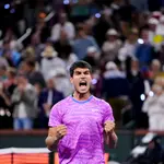 Alcaraz celebra su victoria en segunda ronda de Indian Wells ante Arnaldi
