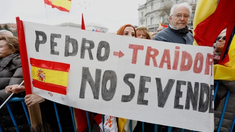 Manifestación en contra de la Ley de Amnistía en Cibeles. © Jesús G. Feria.
