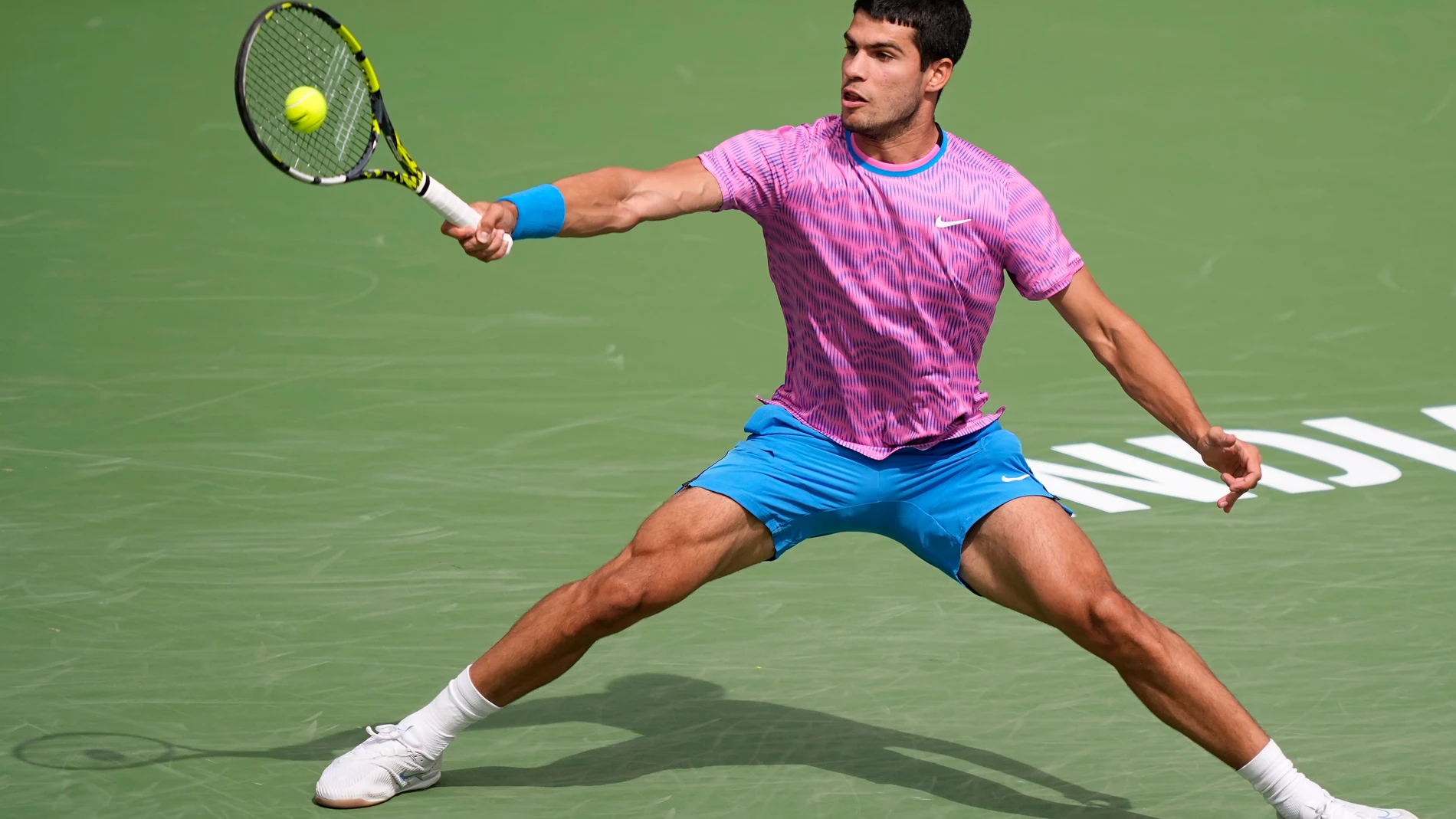 Carlos Alcaraz, of Spain, returns a shot against Felix Auger-Aliassime, of Canada, at the BNP Paribas Open tennis tournament in Indian Wells, Calif., Sunday, March 10, 2024. (AP Photo/Mark J. Terrill)