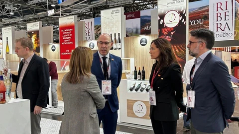 El viceconsejero Carlos Martín Tobalina en la Feria Mundial del Vino, Prowein
