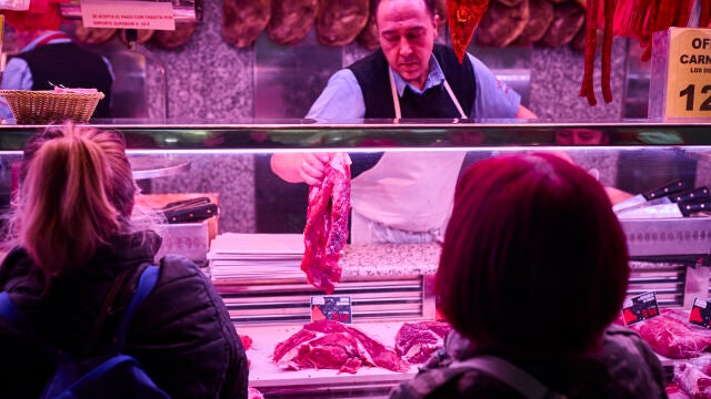 Reportaje carnicerías, pescaderías, fruterías y pollerías en el Mercado Maravillas en el barrio madrileño de c