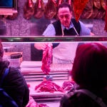 Reportaje carnicerías, pescaderías, fruterías y pollerías en el Mercado Maravillas en el barrio madrileño de c