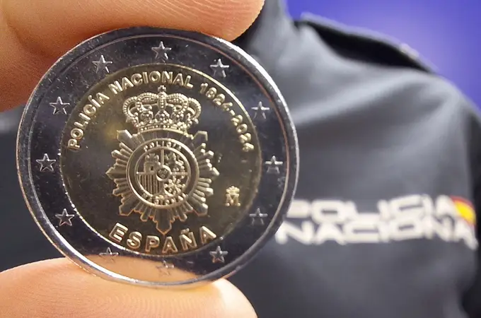 Una nueva moneda de 2 euros de curso legal conmemora el 200 aniversario de la Policía Nacional