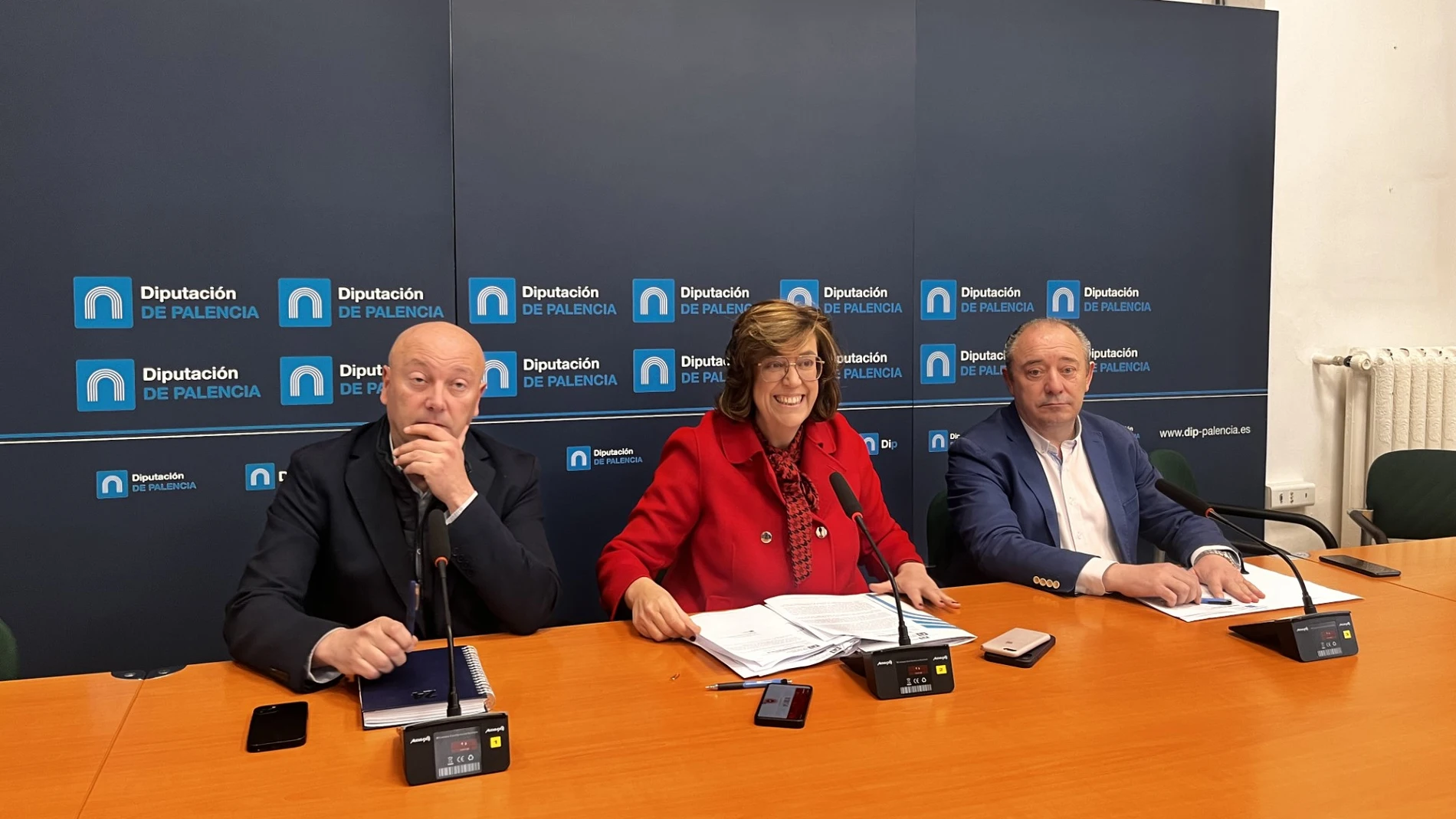 La presidenta de la Diputación de Palencia, Ángeles Armisén, valora la situación del parque de bomberos