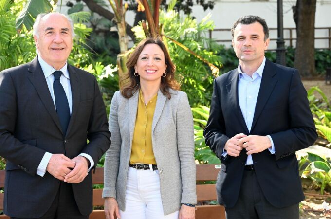 Los presidentes del PP malagueño y gaditano, Patricia Navarro y Bruno García, y el alcalde de Algeciras, José Ignacio Landaluce