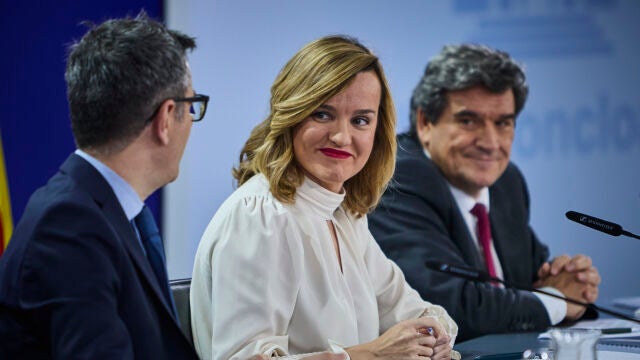 Rueda de prensa posterior a la celebración del Consejo de Ministros en el Palacio de la Moncloa. Comparecen, Félix Bolaños, El ministro de la Presidencia, Justicia y Relaciones con las Cortes, Pilar Alegría, Ministra Portavoz y José Luis Escrivá, Ministro para la Transformación Digital y de la Función Pública.