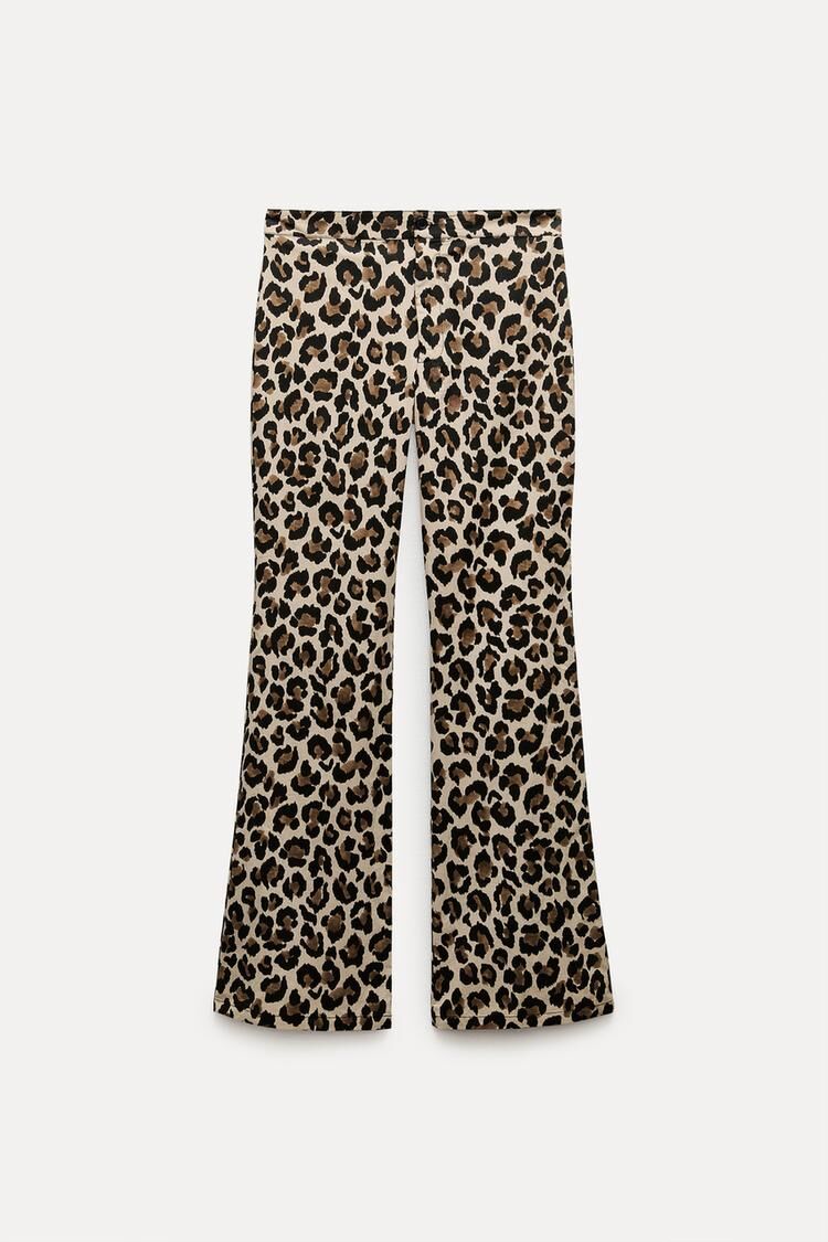Pantalón leopardo.