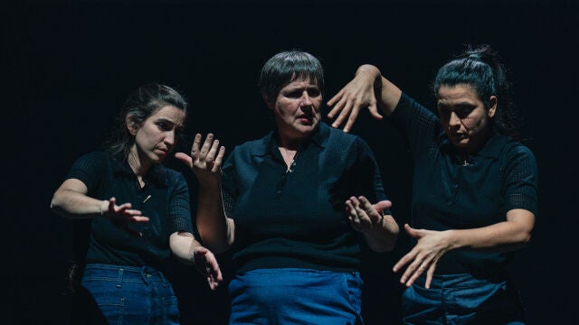 Las tres intérpretes que abordan la historia de Helen Keller: Ángela Ibáñez, Patricia de Lorenzo y Chusa Pérez de Vallejo (de izquierda a derecha)