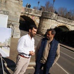 El portavoz del Grupo Municipal del Partido Popular del Ayuntamiento de León, David Fernández, presenta un proyecto para la mejora de la movilidad en el Paseo de Salamanca