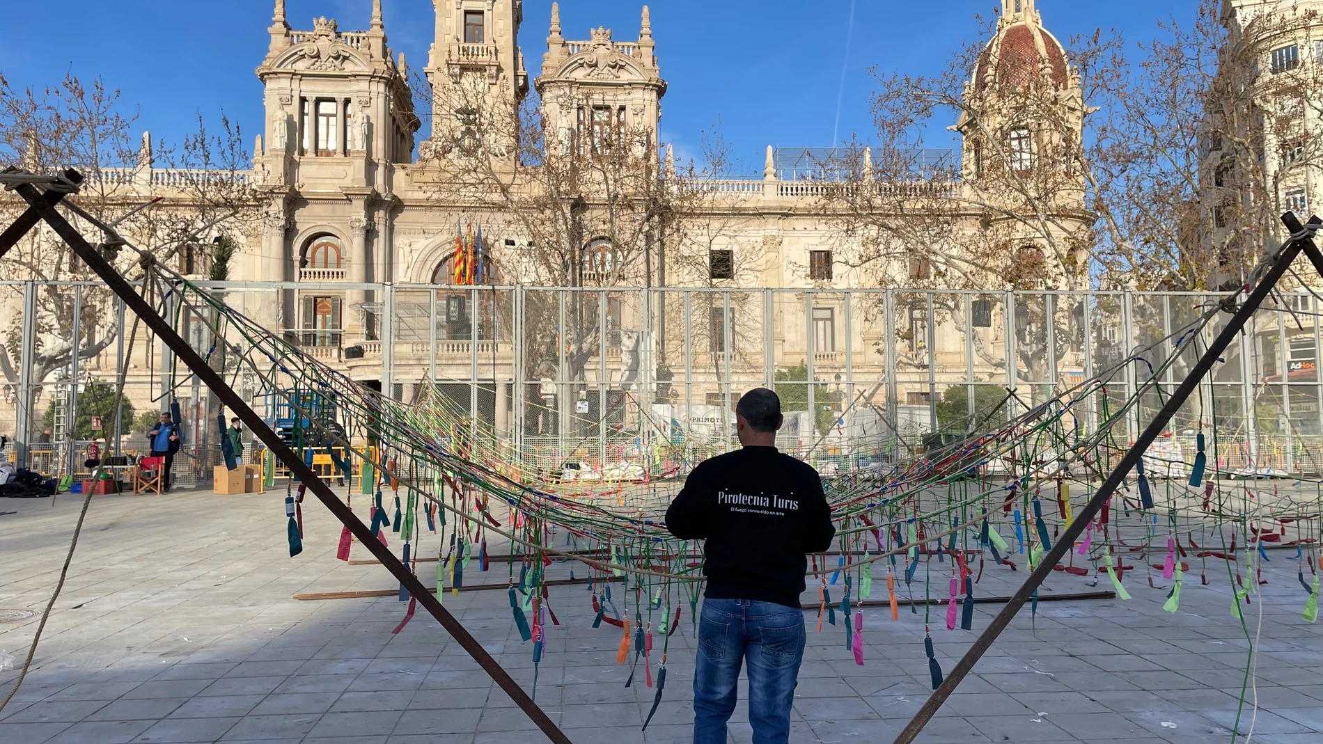 La pirotécnica de Turís dispara la mascleetá