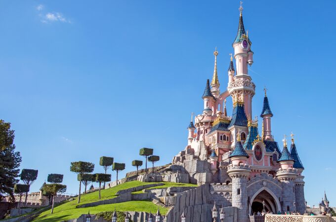 Icónico castillo de Disneyland Paris