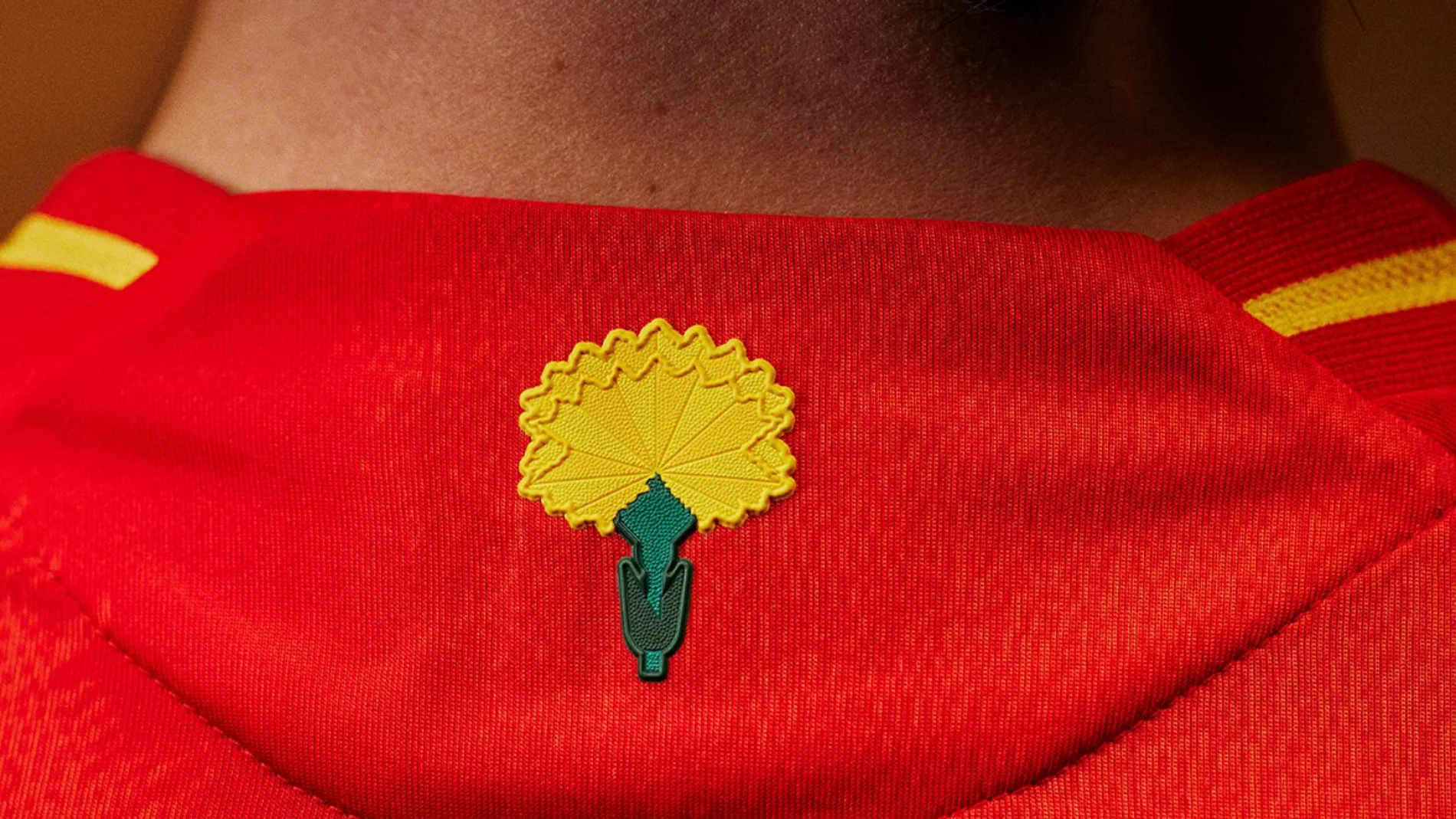 ¿Por qué la camiseta de España para la Eurocopa lleva un clavel?