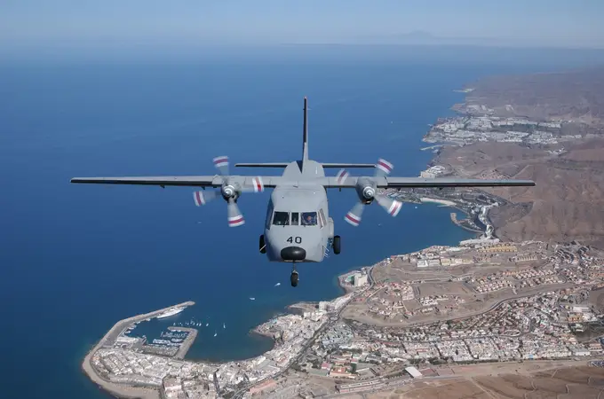 Por qué la Marina de Estados Unidos, con todo su arsenal militar, usa el avión español CASA C-212 Aviocar para sus misiones en el Ártico