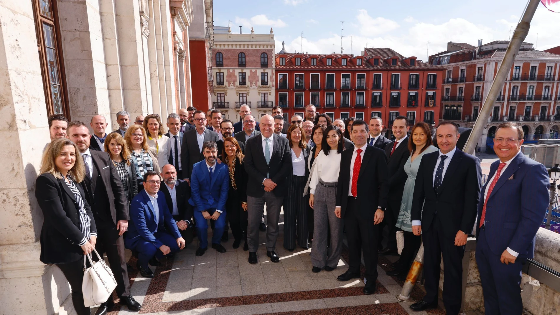 El alcalde de Valladolid, Jesús Julio Carnero, recibe al Consejo de Dirección de EXECyL