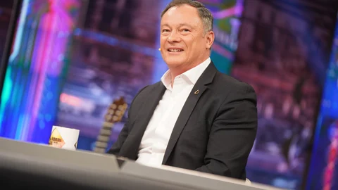 Miguel (o Michael) López-Alegría sonríe tímidamente en el plató de 'El Hormiguero'