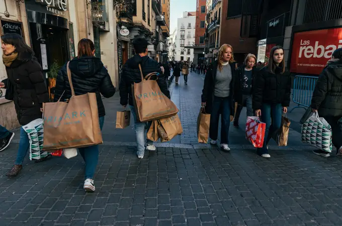 Crisis textil: los españoles recortan su gasto en moda un 33% desde 2008