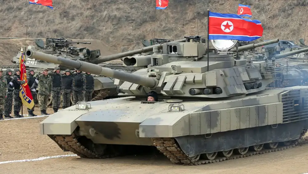 Kim Jong Un dentro del nuevo tanque de Corea del Norte