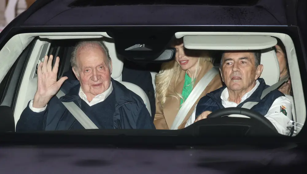 El Rey Juan Carlos y la Infanta Elena salen a cenar con Pedro Campos