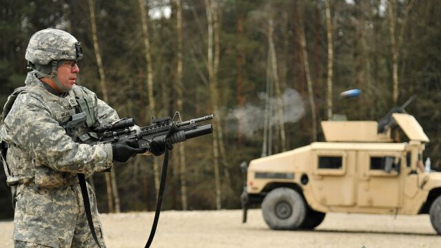 Lanzagranadas M203, una de las "catapultas"· para las granadas termobáricas