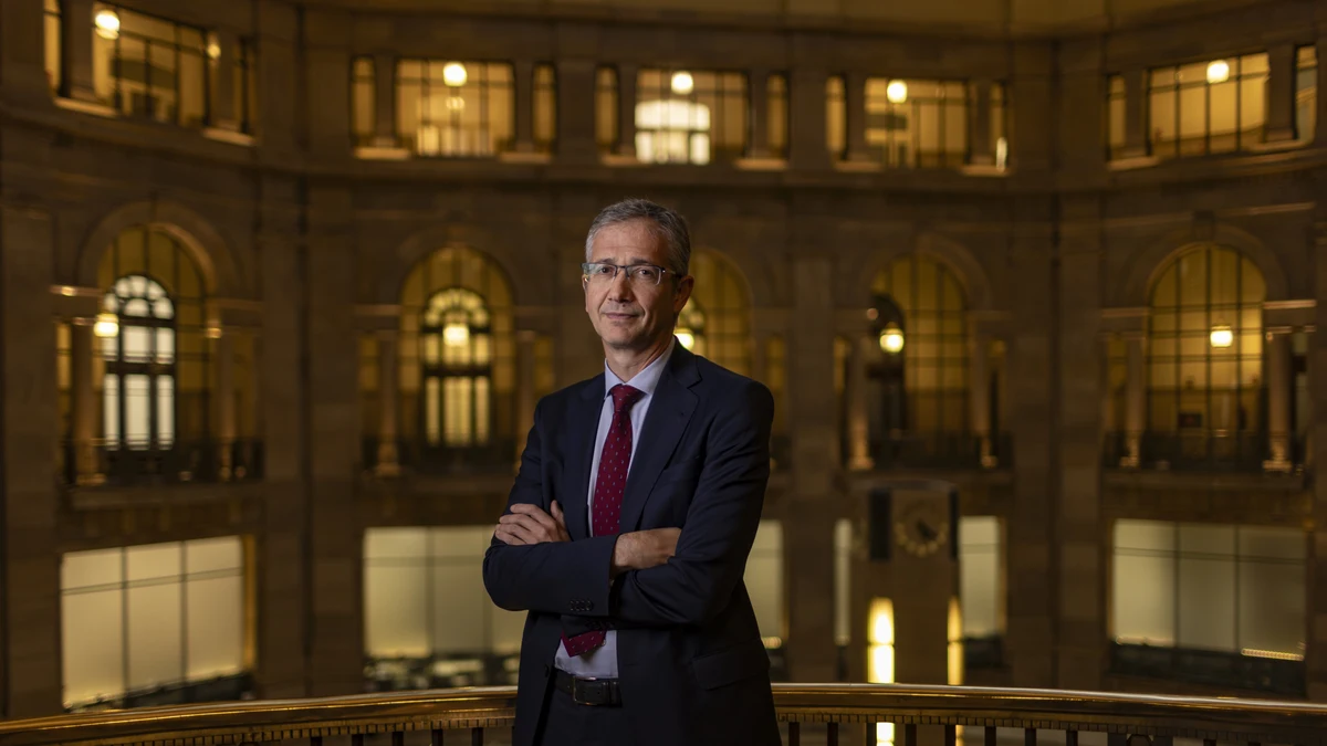 El gobernador del Banco de España y sus consejos