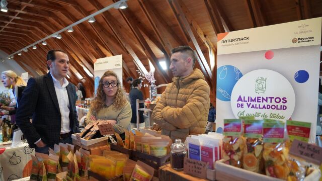 Íscar recorre los expositores de este evento agroalimentario