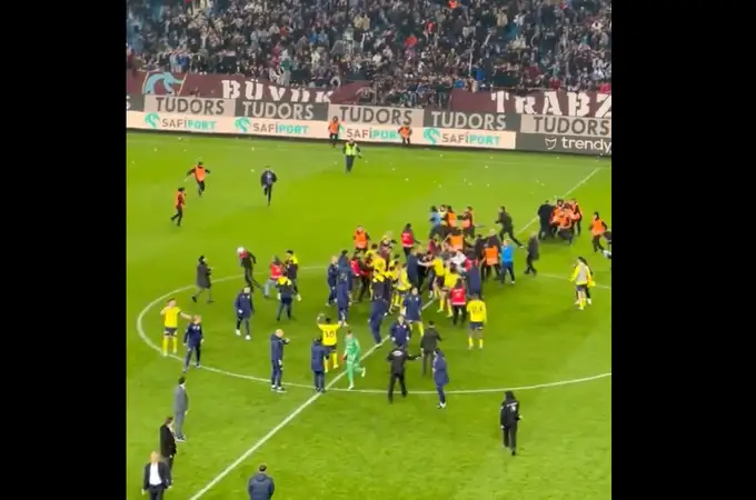 Batalla campal en un partido de fútbol en Turquía con doce detenidos