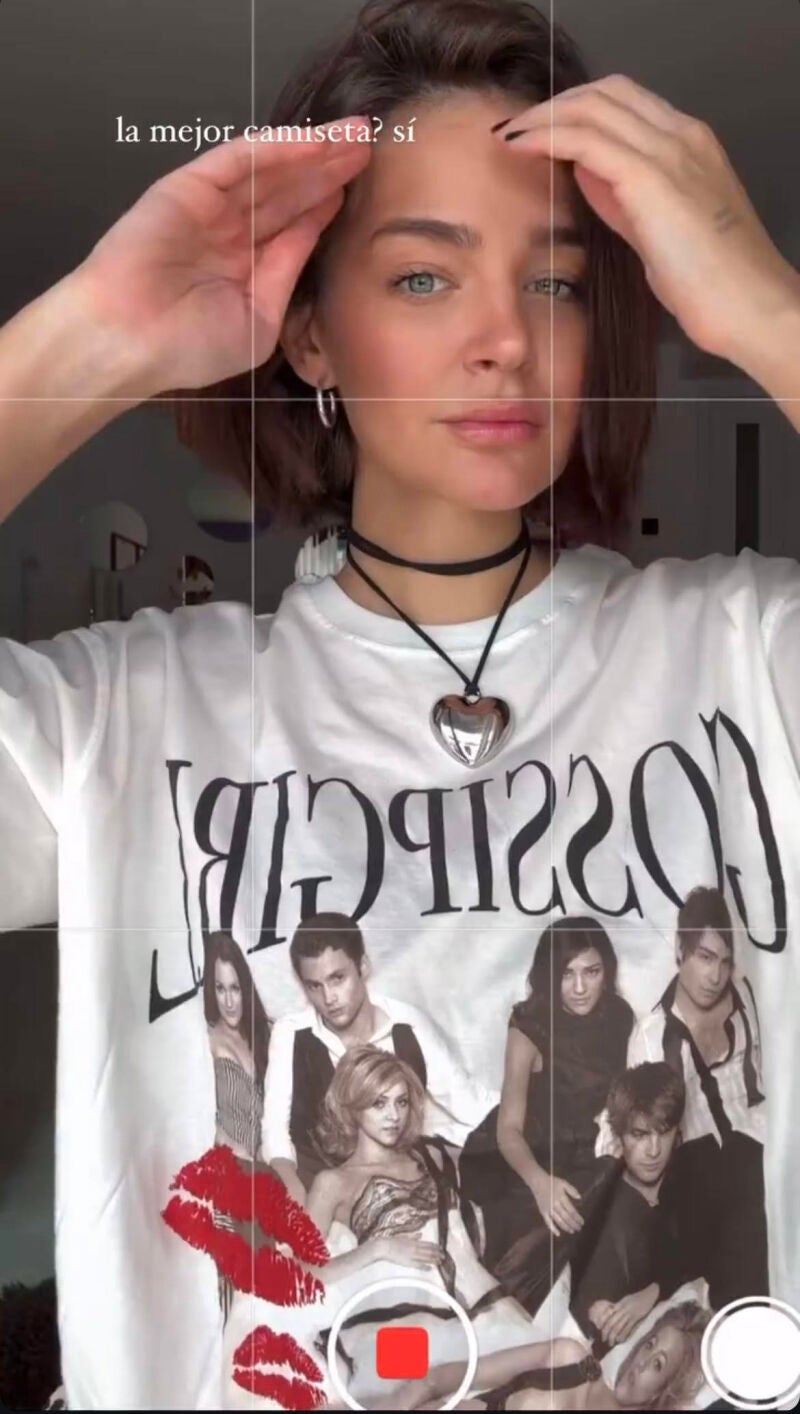 Laura Escanes con camiseta de 'Gossip Girl'.