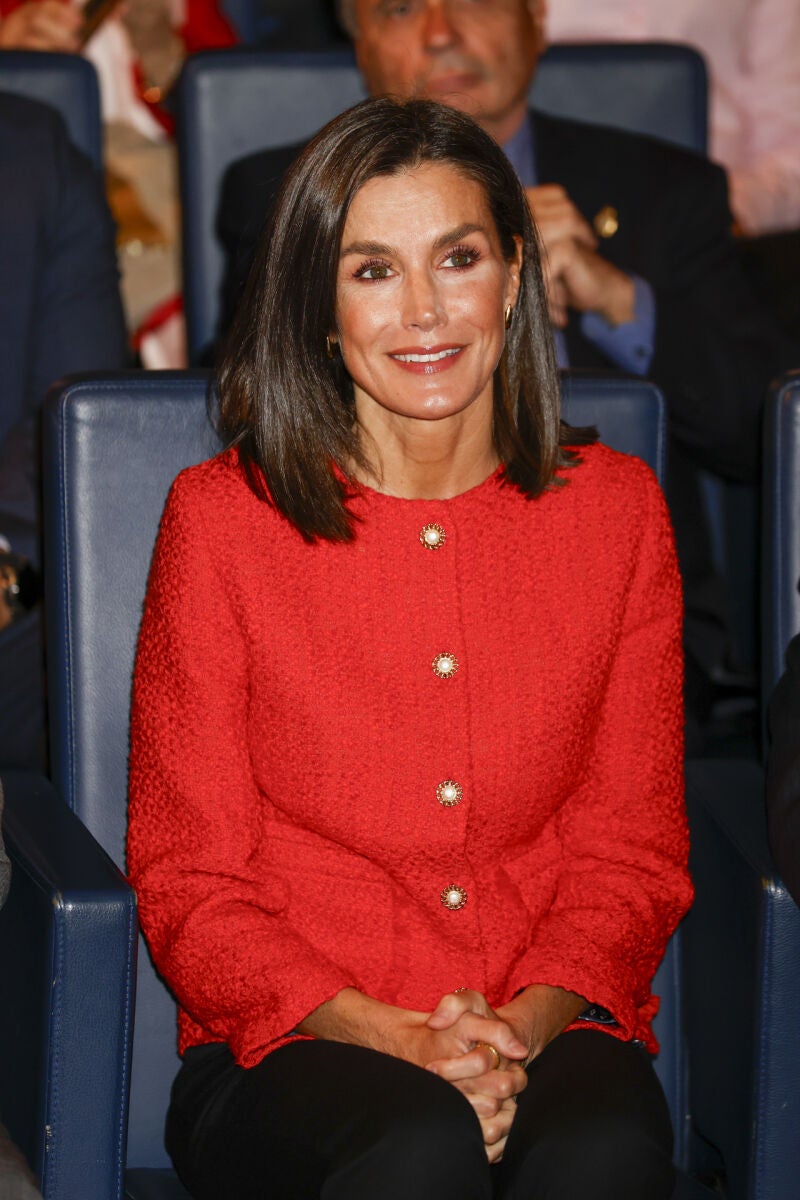 La Nueva Chaqueta Roja De La Reina Letizia Es La Que Nosotras Queremos ...