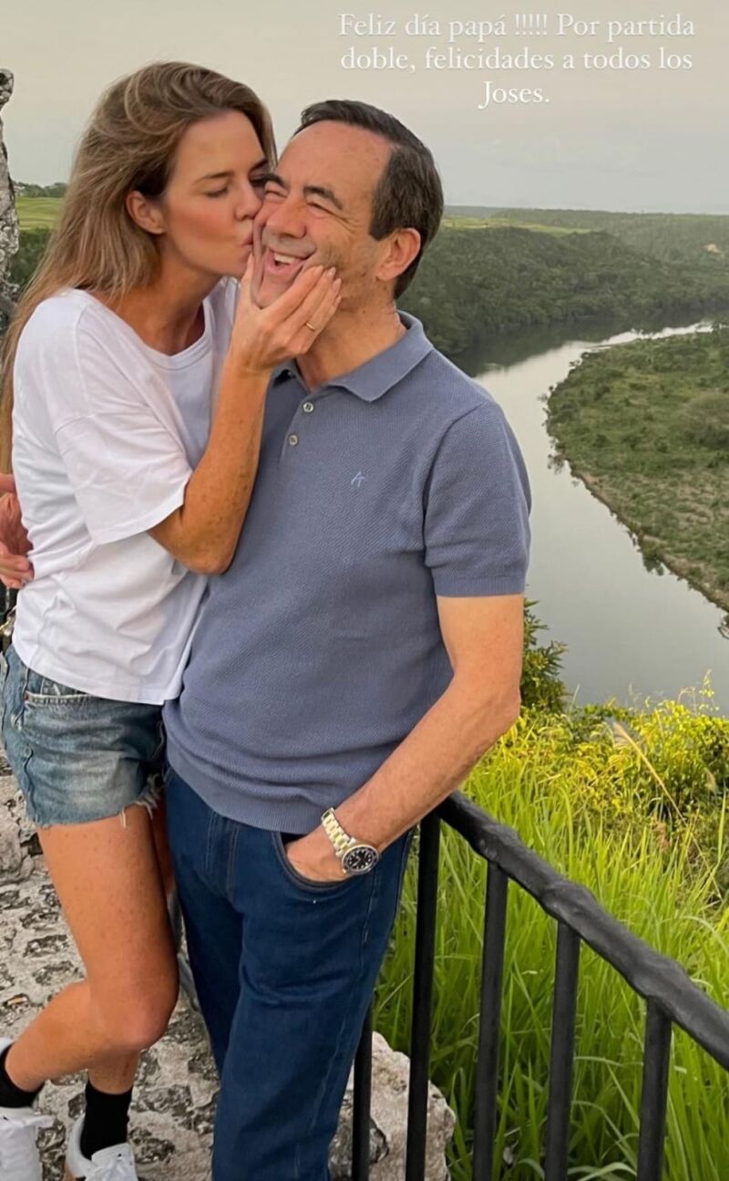 Amelia Bono felicita a su padre, José Bono, por el Día del Padre