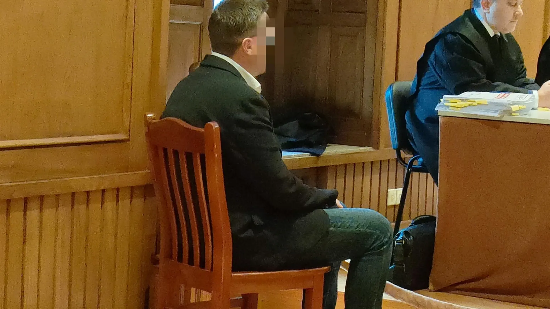 El acusado durante el juicio. 