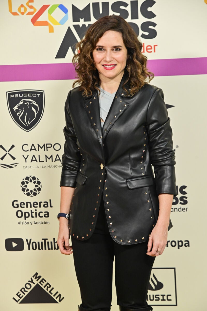 Ayuso con blazer de Lola Casademunt.