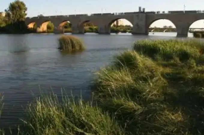 Buscan a un menor de 13 años desaparecido en el río Guadiana a su paso por Badajoz