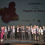 Foto de familia de los premiados en la I Edición de los Premios LA RAZÓN Región de Murcia, presididos por Fernando López Miras