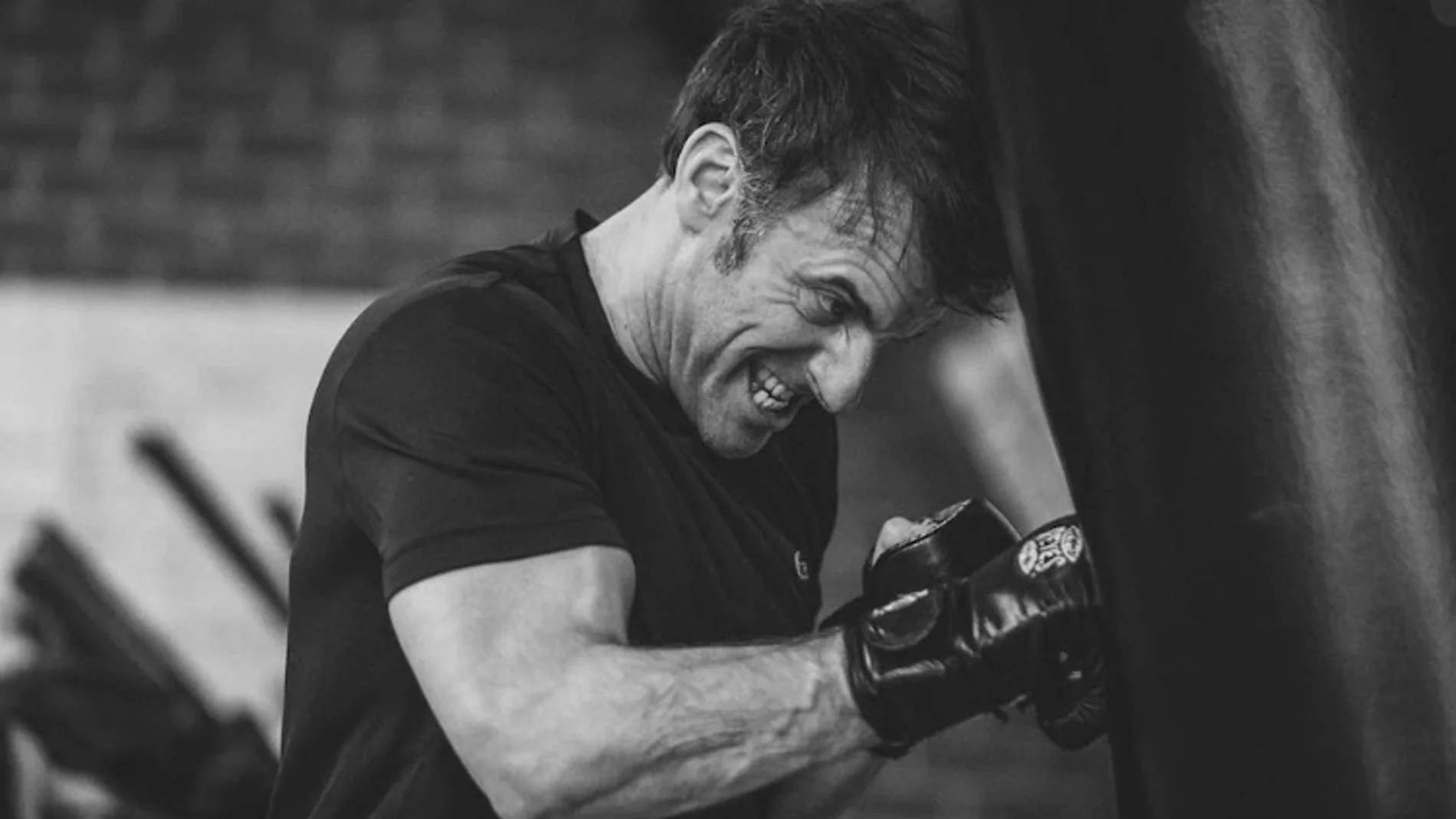 Macron, practicando boxeo, ha sido comparado con Robert De Niro en "Toro Salvaje"
