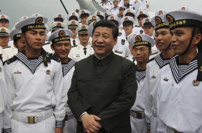 El presidente Xi Jinping con marines de la Armada china