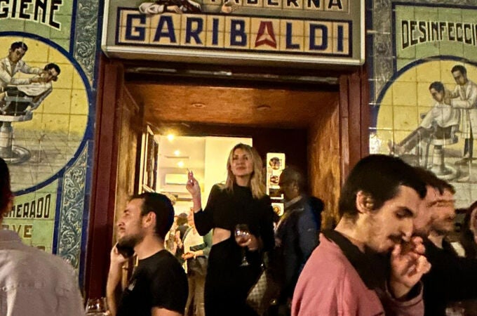 Carla de La Lá en la Taberna Garibaldi, en Lavapiés.