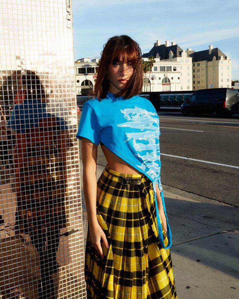 Aitana con un look de lo más moderno.