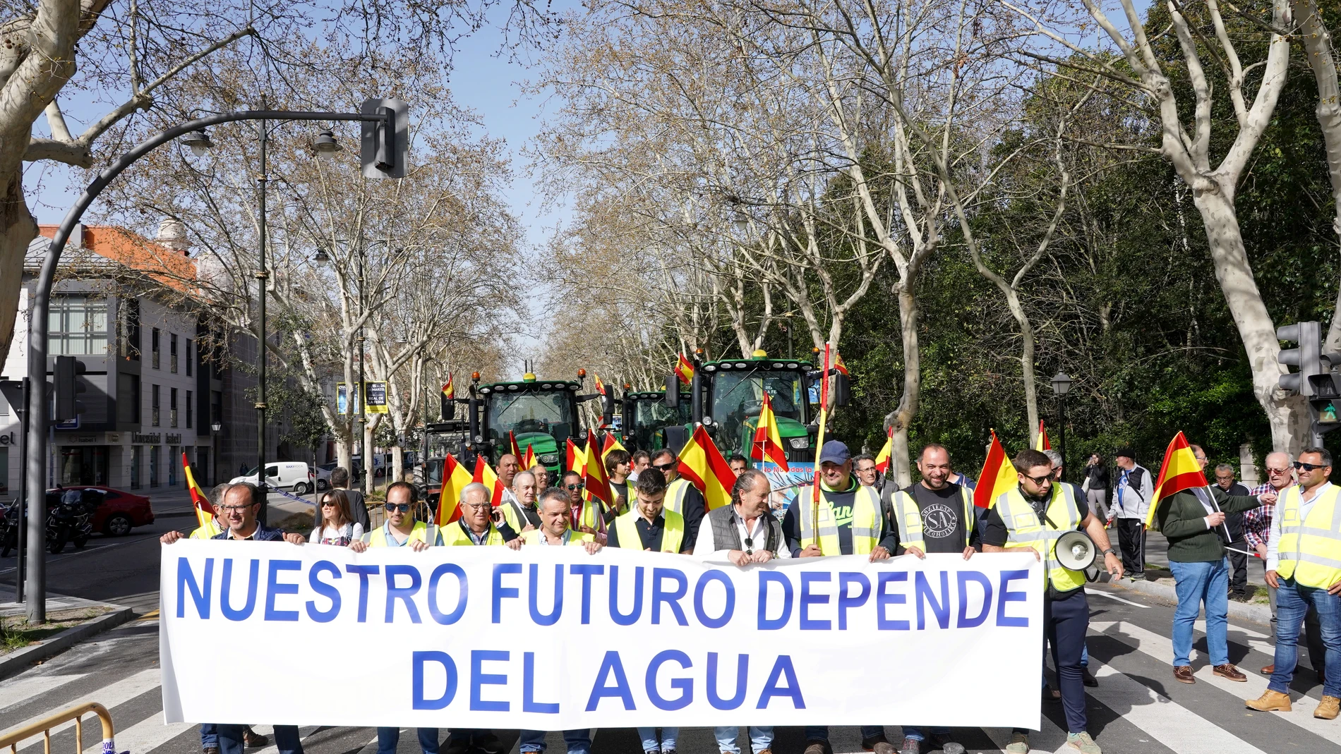 Agricultores se maniiestan por las calles de Valladolid