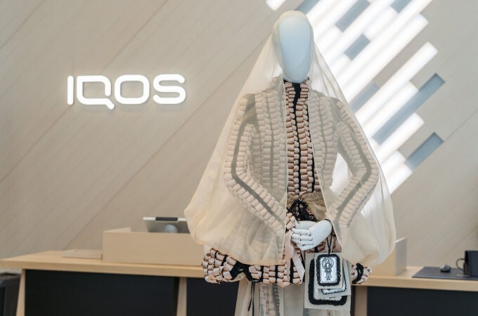 IQOS y el diseñador de moda Leandro Cano desafían las reglas del juego 