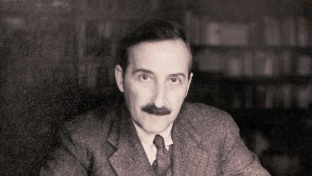 El escritor austriaco Stefan Zweig en una imagen de finales de los años 20 en su casa de Salzburgo. 