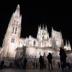 La fachada de la Catedral de Burgos resplandece con su nueva iluminación