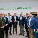 Fernández Mañueco junto con los directivos de Iberdrola en las instalaciones de Salamanca