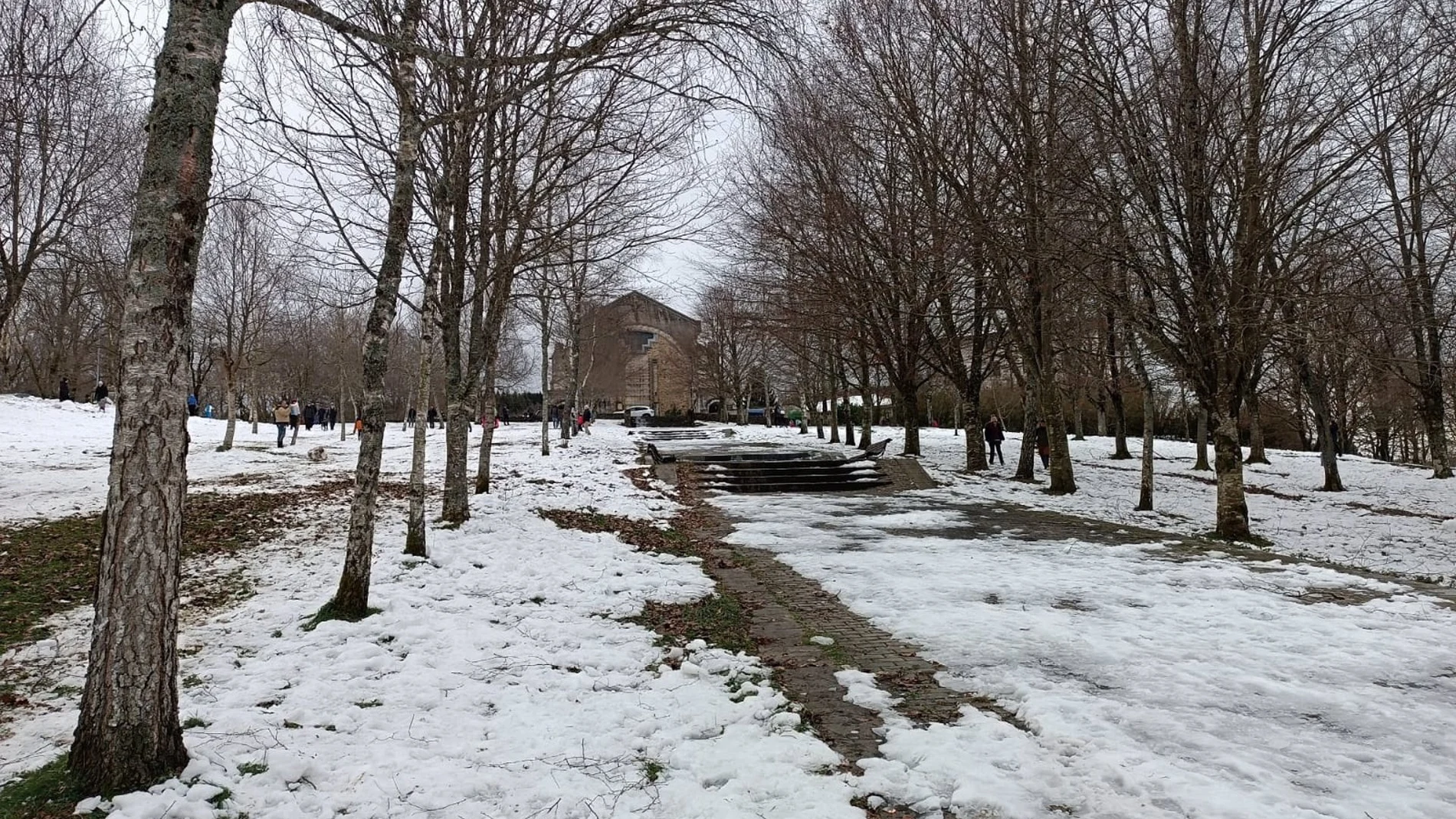 La lluvia impide la salida procesional de la Hdad del Cautivo de San Pablo en Sevilla