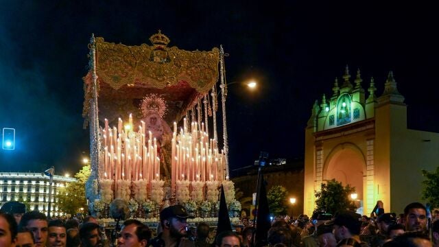 La Esperanza Macarena en la Madrugada sevillana