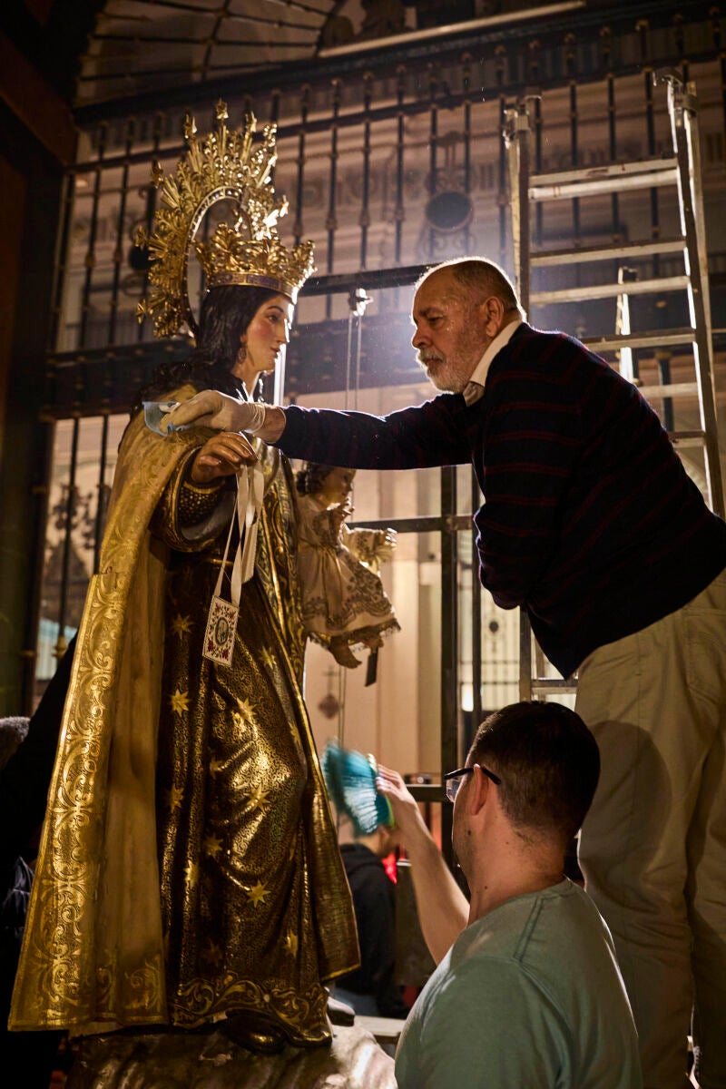 Reportaje preparativos Semana Santa en Madrid. La Hermandad de los Gitanos, tiene su sede canónica en la Iglesia del Carmen y San Luis obispo. Realiza su estación de penitencia el Miércoles Santo, y su nombre completo es Hermandad y Cofradía de Nazarenos de Ntro. Padre Jesús de la Salud y Mª Santísima de las Angustias, &quot;Los Gitanos”. © Alberto R. Roldán / Diario La Razón. 19 03 2024