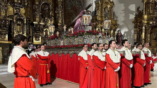 En la iglesia de San Andrés, encuentro de Cristo Camino del Calvario con la imagen de Ntra. Sra. de la Amargura.