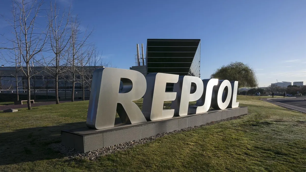 Repsol compra a Bunge tres plantas de producción de biocombustibles por 313 millones