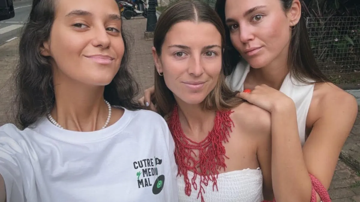 La camiseta más ‘cutre’ (y española) de Victoria Federica en su exótico viaje de amigas