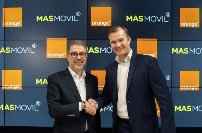 Ludovic Pech, consejero delegado de Orange España, y Meinrad Spenger, consejero delegado de MásMóvil han firmado la constitución de la nueva 'joint venture'.